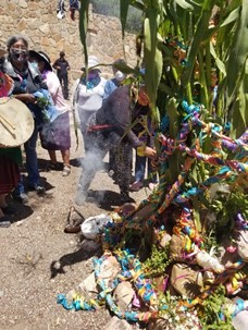 Humahuaca copleros frente al mojón. Fotos: Amalia Vargas 